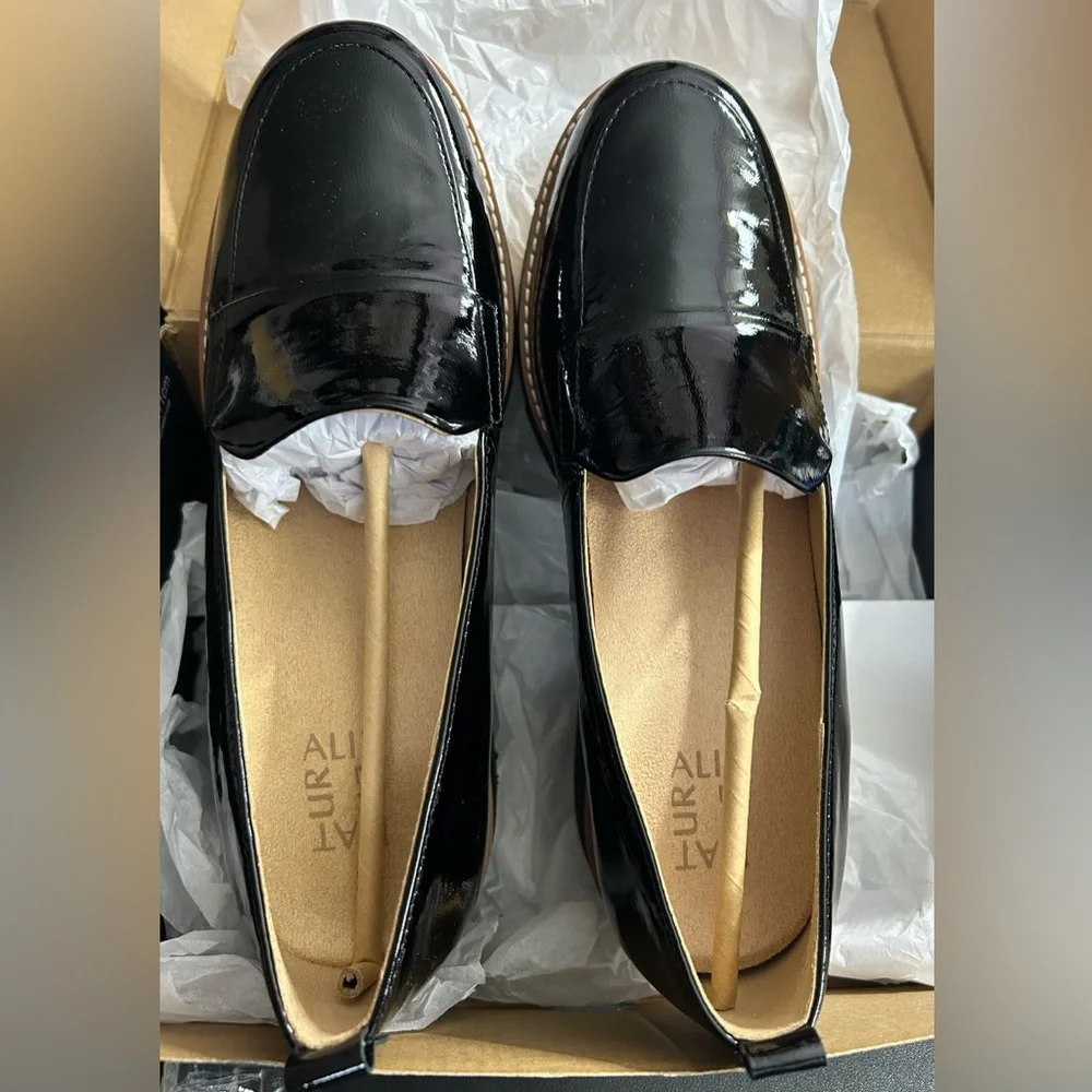 Naturalizer Darry Lug Sole Black Patent Leather Loafer Women's Size 9W
